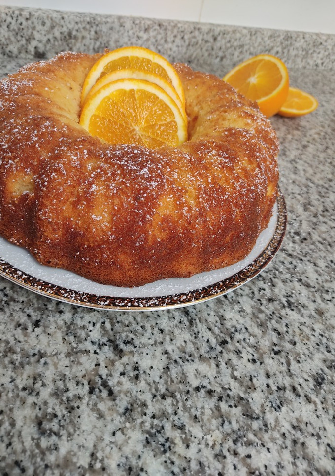 Una foto de Bizcocho de naranja 🍊🍊