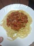 Pasta con salteado de salchichas y bacon