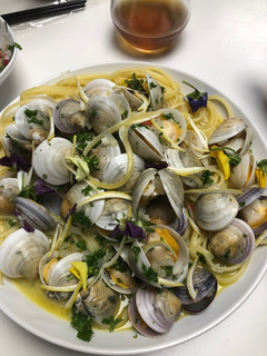 A picture of Clam pasta with garlic & wine.