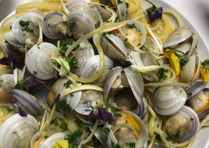 Clam pasta with garlic & wine