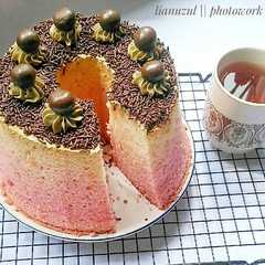 A picture of Ombre Chiffon Cake.