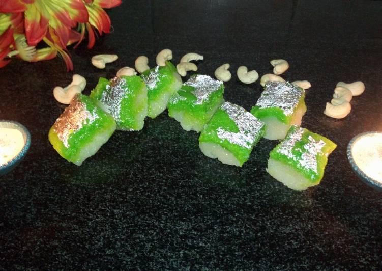 Recipe of Ultimate Double layer Coconut Burfi (Without Milkmade,Without Mawa) | Simple Recipe For Beginner