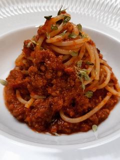 Una foto de Espaguettis a la boloñesa