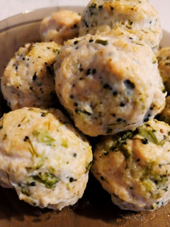 Фото Котлеты куриные с брокколи и кус-кусом.