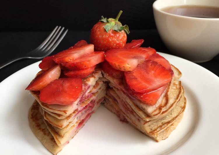 Cara Menyiapkan Healthy Strawberry Yogurt Pancake Anti Gagal