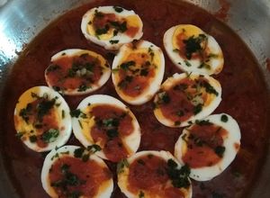 Foto di Uova sode in salsa di pomodoro