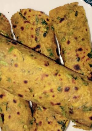 A picture of Masala methi thepla.