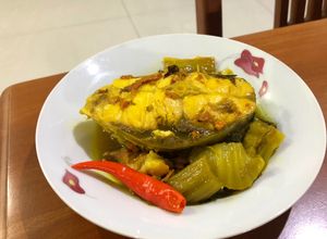 Hình của món Trắm kho dưa nghệ.