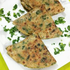 Methi parantha A picture of Methi parantha.