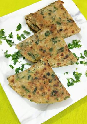 A picture of Methi parantha.