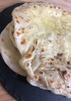 Une photo de Cheese naans ou Naans au fromage ou nân
