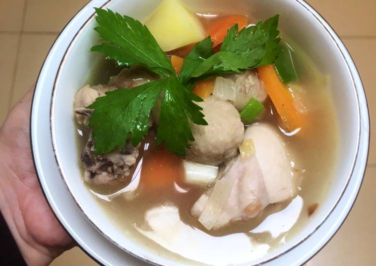 Sop ayam plus bakso