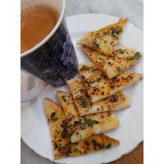 A picture of Easy Peasy Garlic Bread!🍞.