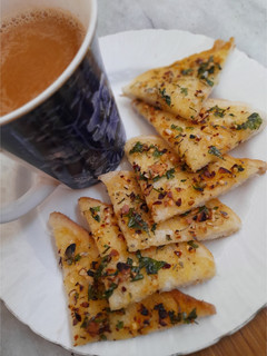 A picture of Easy Peasy Garlic Bread!🍞.
