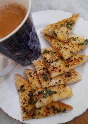 A picture of Easy Peasy Garlic Bread!🍞.