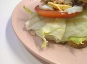 Una foto de almuerzo saludable con atun
