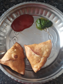 आलू समोसे रेसिपी मुख्य फोटो