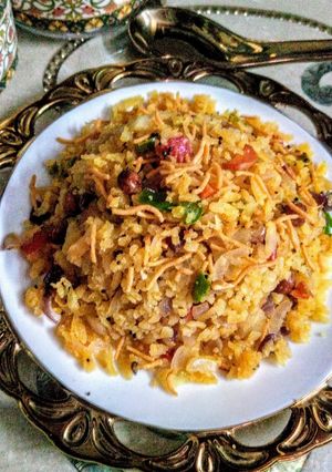 इन्दौरी पोहा (Indori Poha recipe in HIndi) रेसिपी मुख्य फोटो