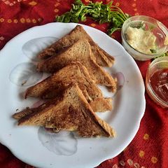 A picture of Potato mayonnaise sandwich.