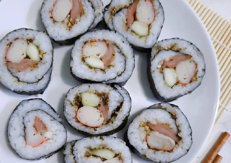 Langkah Mudah untuk Membuat Sushi Roll yang Lezat