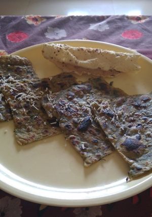 A picture of Green Garlic Paratha.