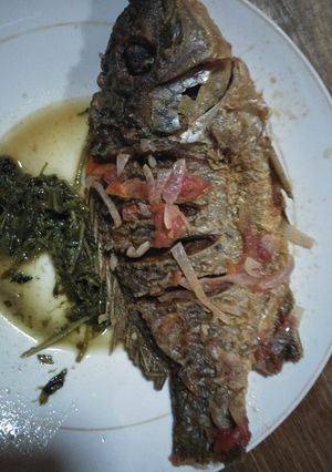 A picture of Stewed fish with greens.