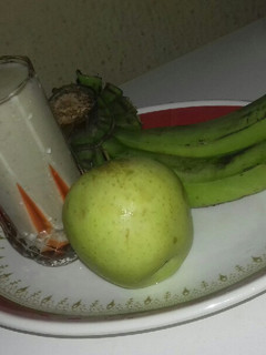 A picture of Banana and apple smoothie.