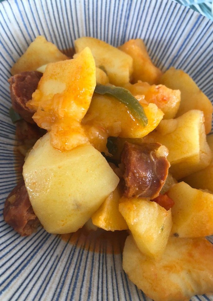 Una foto de Patatas con chorizo picante