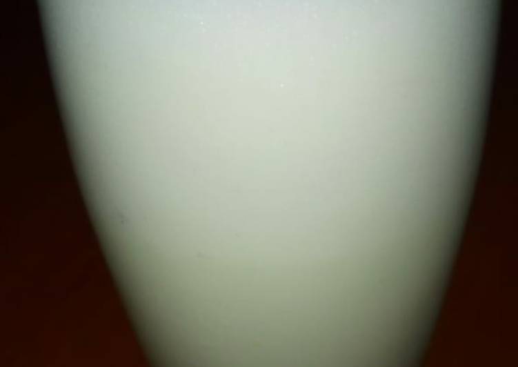 Steps to Prepare Award-winning Vanilla Milkshake