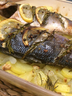 Foto de Robalo no forno com limão e alecrim