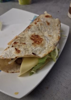 Una foto de Burrguito (Burrito de hamburguesa)