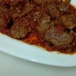 Carne de ternera con salsa de tomate casera