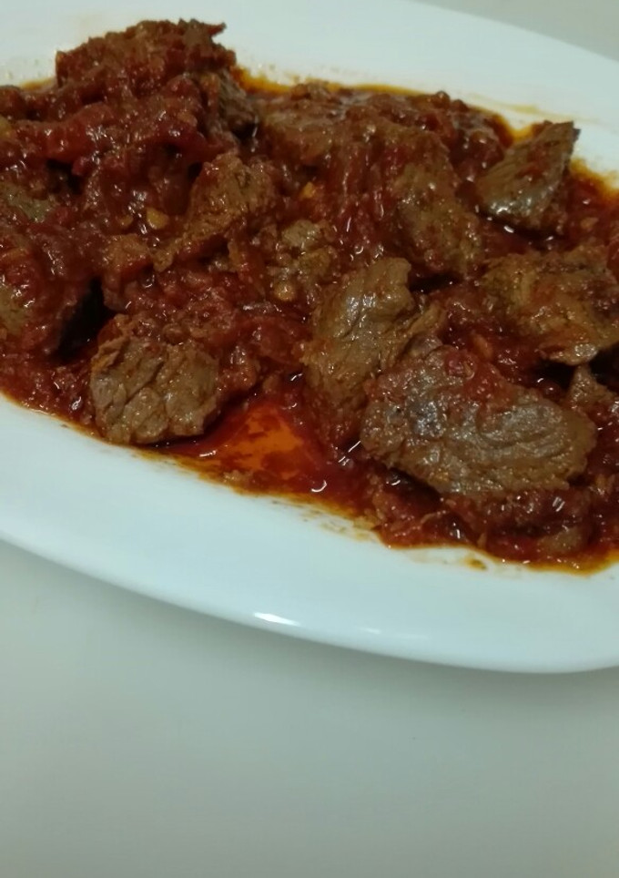 Una foto de Carne de ternera con salsa de tomate casera