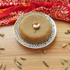 A picture of Rava sheera/suji ka halwa (with jaggery).
