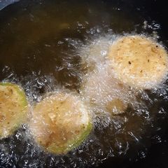 A picture of Fried green tomatoes.