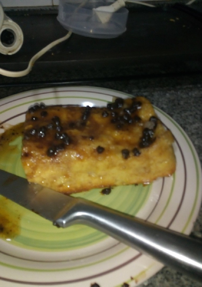 Una foto de Pudin con caramelo de manzana y pepitas de chocolate