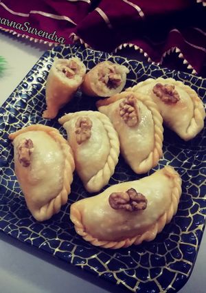 वॉलनट गुझिया(walnut Gujhiya recipe in hindi) रेसिपी मुख्य फोटो