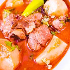 A picture of Aloo Gosht.
