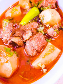 A picture of Aloo Gosht.