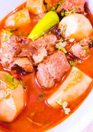 A picture of Aloo Gosht.