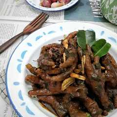 A picture of Ceker empuk bumbu kecap ala2 mie ayam.
