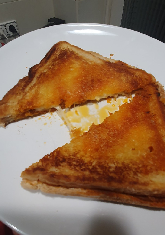 Una foto de Sándwich de sobrasada y emmental