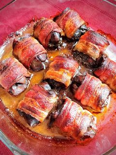 Baconbe göngyölt csirkemáj recept fotója