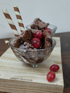 ચોકલેટ ચિપ્સ કૂકીસ આઈસ્ક્રિમ (Chocolate Chips Cookies Icecream Recipe In Gujarati) રેસીપી મુખ્ય ફોટો