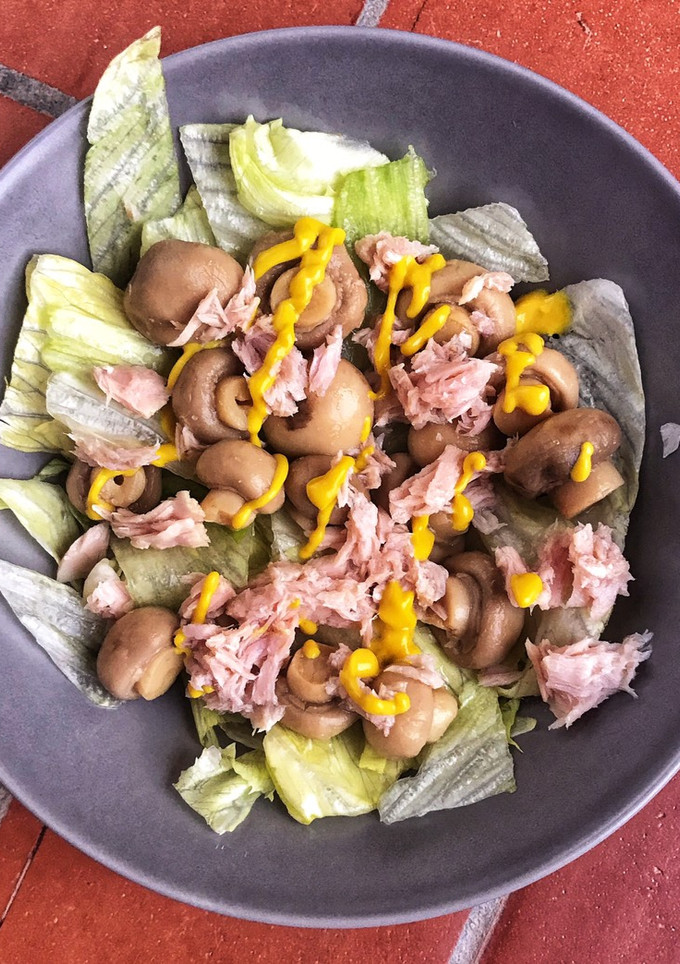Una foto de Ensalada de champiñón y atún 🥗