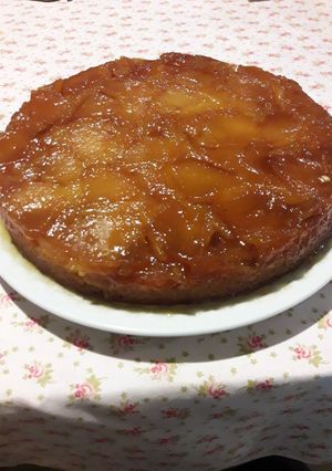 Una foto de Torta invertida de Manzanas🍎🍏