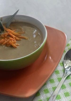"Csirkemáj - krémleves" zsályával, és pirított répaszalmával recept fotója