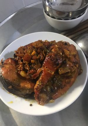 A picture of Vietnamese Braised Fish in Clay Pot (Cá kho tộ).