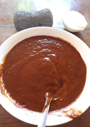 Una foto de Salsa de chile habanero y pasilla
