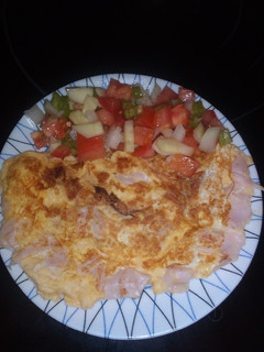 Una foto de Tortilla con fiambre de pavo
